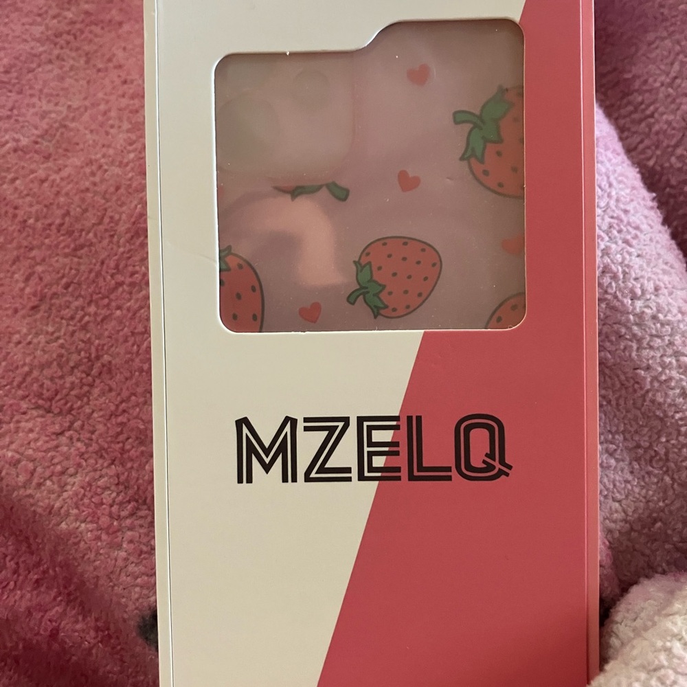 MZELQ Strawberry Pattern iPhone 12 Case